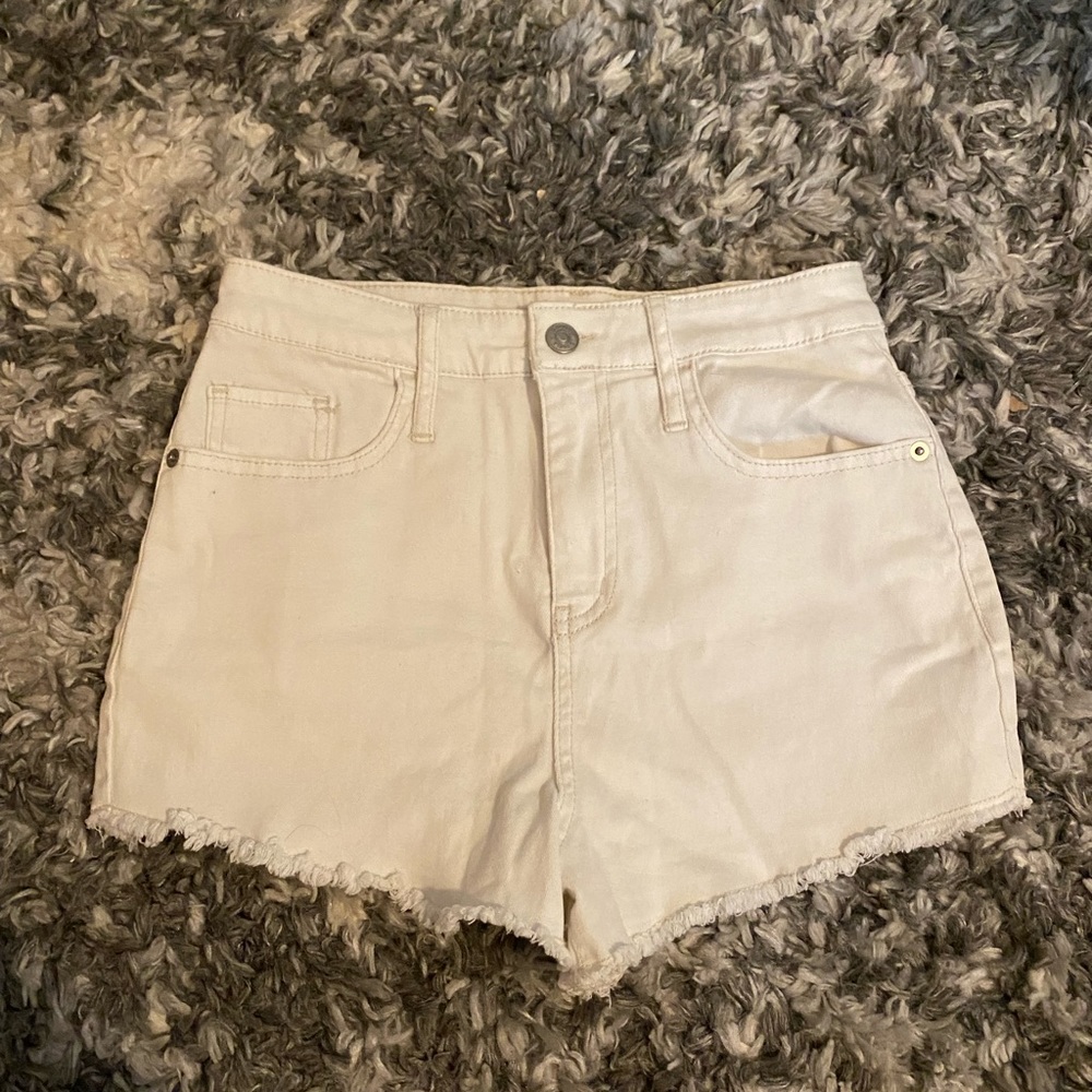White Wild Fable Short 4